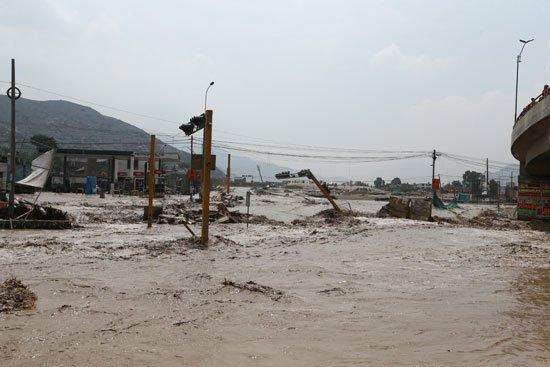 42994-أمطار-غزيرة-تؤدى-إلى-فيضانات-فى-بيرو
